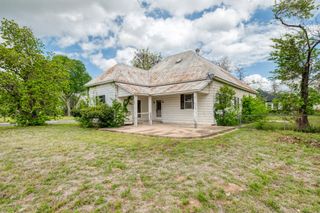 701 NE 1st ST, Smithville, TX 78957