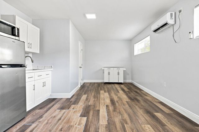 1964 NE 172nd Street Efficiency, North Miami Beach, FL 33162