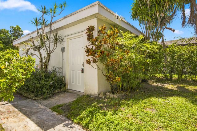 1964 NE 172nd Street Efficiency, North Miami Beach, FL 33162