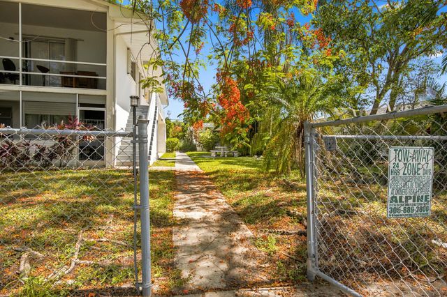 1964 NE 172nd Street Efficiency, North Miami Beach, FL 33162