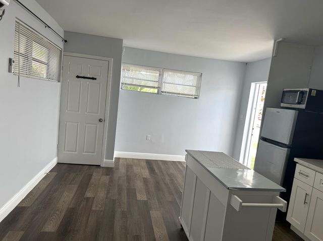 1964 NE 172nd Street Efficiency, North Miami Beach, FL 33162