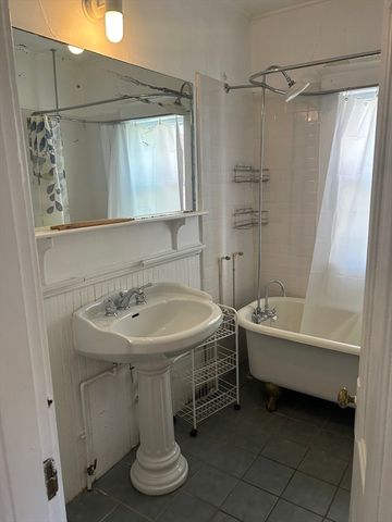 104 Inman 1, Cambridge, MA 02139