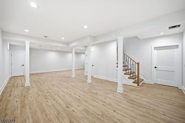 25 Claremont Ave, Livingston Twp., NJ 07039