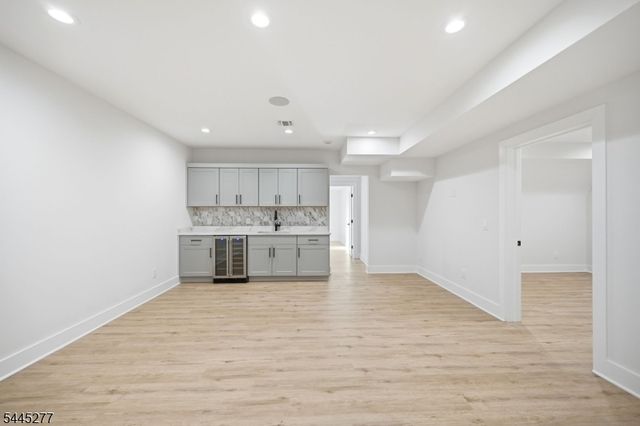 25 Claremont Ave, Livingston Twp., NJ 07039