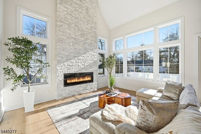 25 Claremont Ave, Livingston Twp., NJ 07039