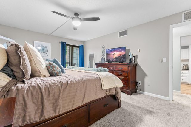 6075 Lincoln Drive 110, Edina, MN 55436