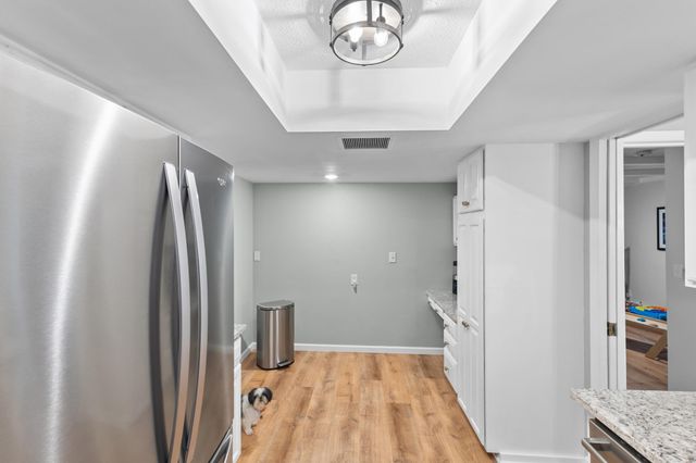 6075 Lincoln Drive 110, Edina, MN 55436