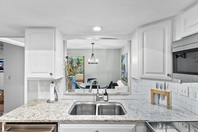 6075 Lincoln Drive 110, Edina, MN 55436