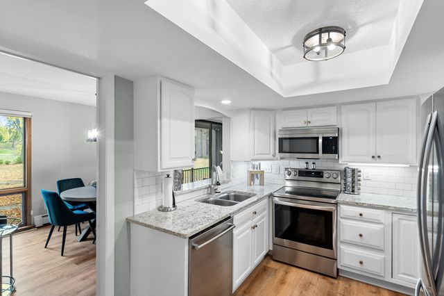 6075 Lincoln Drive 110, Edina, MN 55436