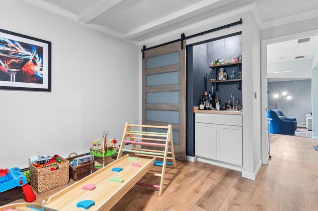 6075 Lincoln Drive 110, Edina, MN 55436