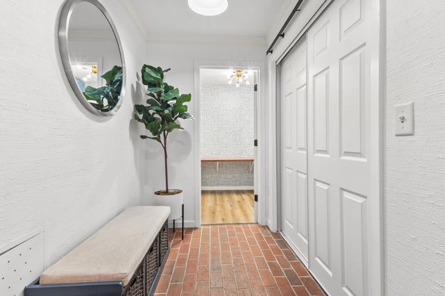 6075 Lincoln Drive 110, Edina, MN 55436