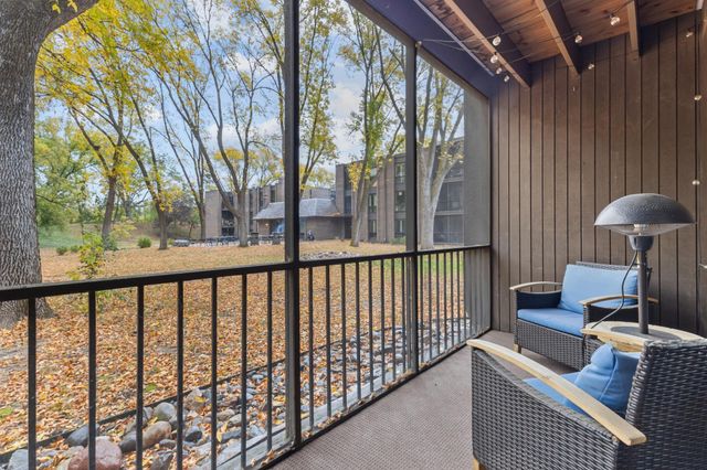 6075 Lincoln Drive 110, Edina, MN 55436