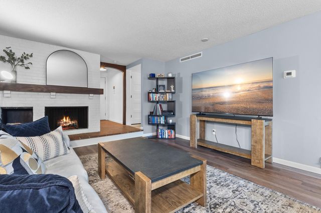 6075 Lincoln Drive 110, Edina, MN 55436