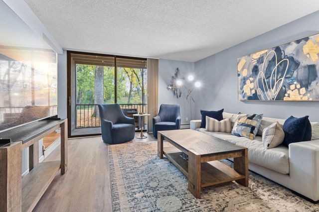 6075 Lincoln Drive 110, Edina, MN 55436