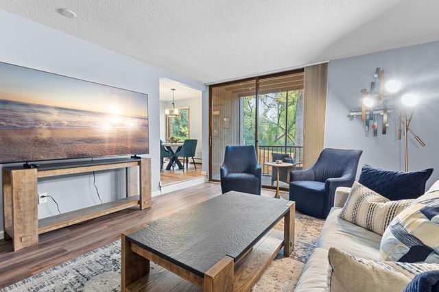 6075 Lincoln Drive 110, Edina, MN 55436