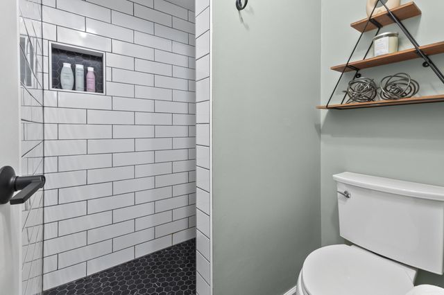 6075 Lincoln Drive 110, Edina, MN 55436