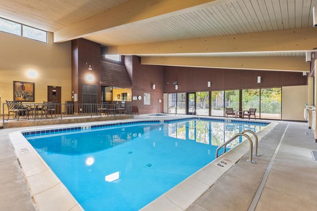 6075 Lincoln Drive 110, Edina, MN 55436