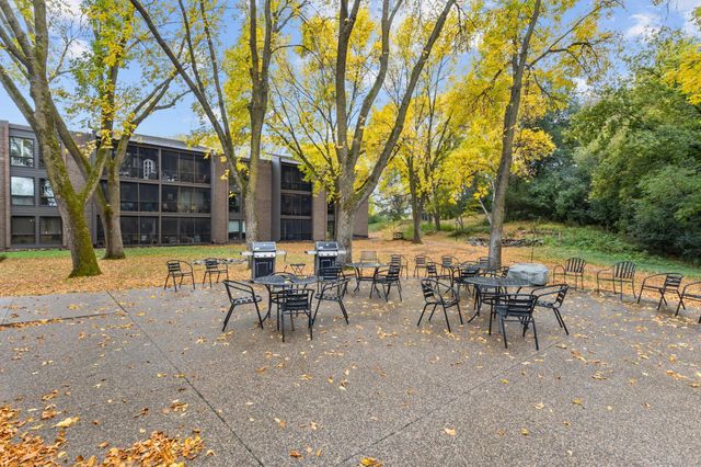 6075 Lincoln Drive 110, Edina, MN 55436