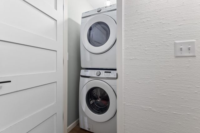 6075 Lincoln Drive 110, Edina, MN 55436