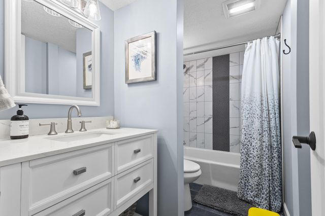 6075 Lincoln Drive 110, Edina, MN 55436