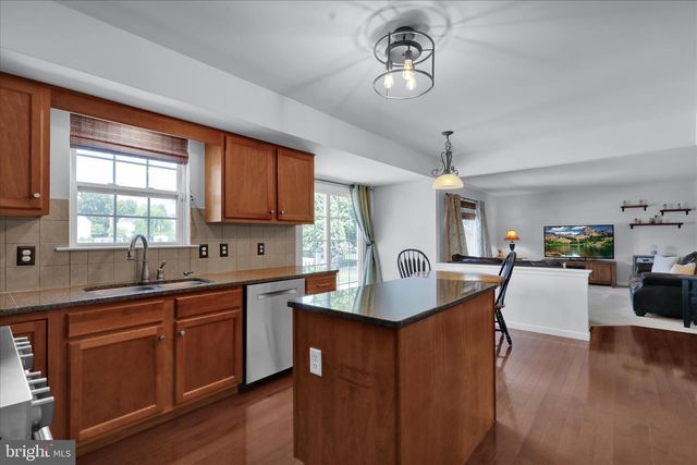 615 W PINE ST, Leesport, PA 19533