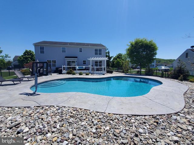 615 W PINE ST, Leesport, PA 19533