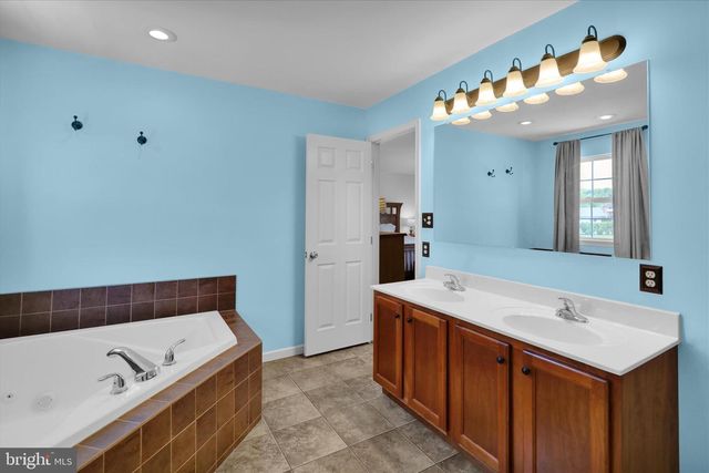 615 W PINE ST, Leesport, PA 19533