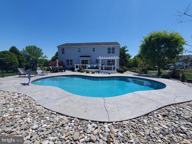 615 W PINE ST, Leesport, PA 19533