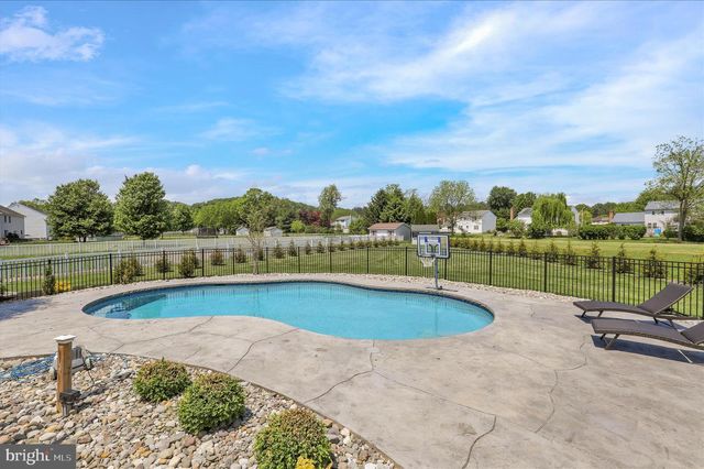 615 W PINE ST, Leesport, PA 19533