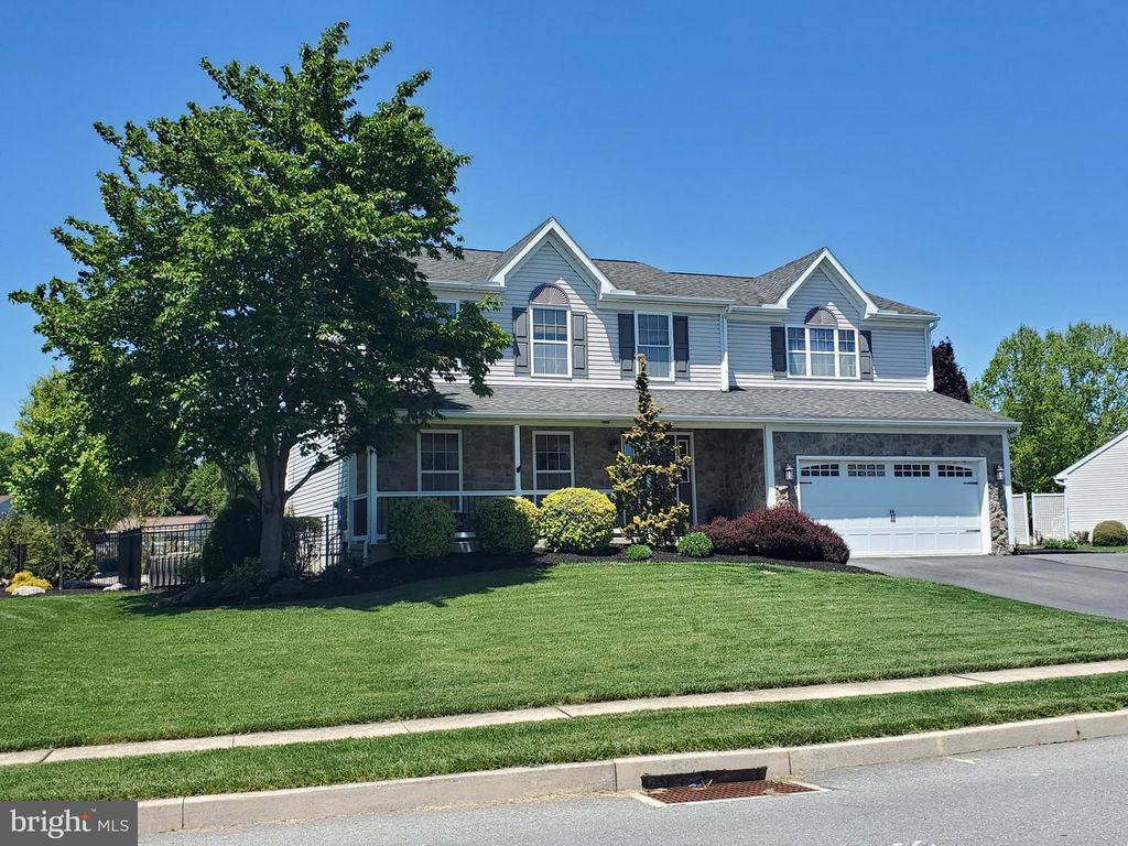 615 W PINE ST, Leesport, PA 19533