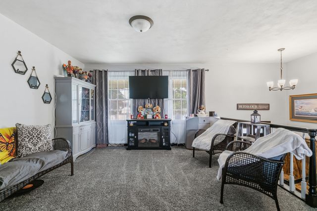 908 27th Avenue Court, East Moline, IL 61244