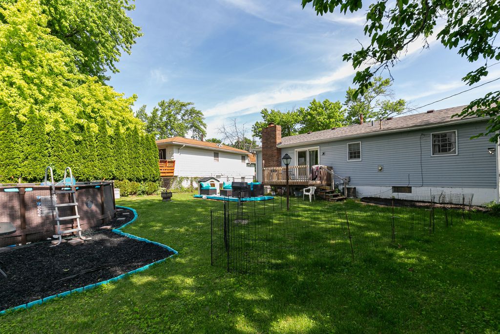 Image 2 of property listing at 908 27th Avenue Court, East Moline, IL 61244
