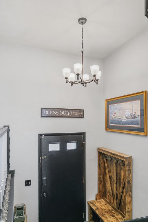 Image 14 of property listing at 908 27th Avenue Court, East Moline, IL 61244