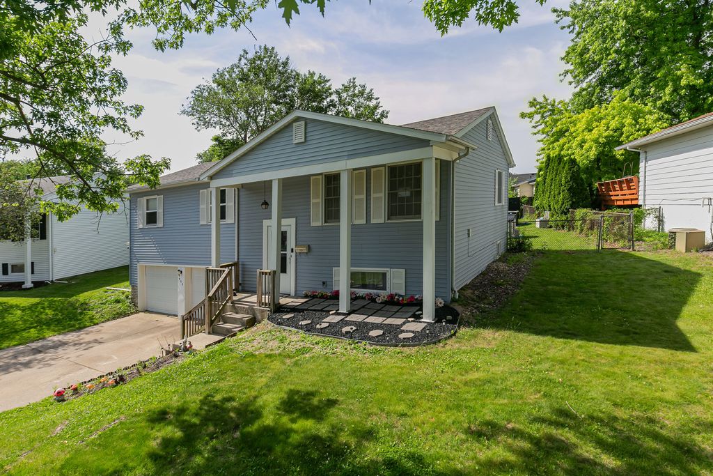 Image 27 of property listing at 908 27th Avenue Court, East Moline, IL 61244