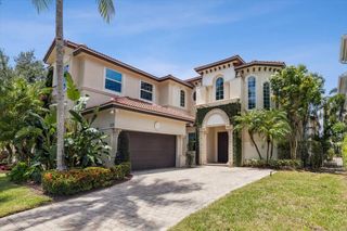 8029 Valhalla Dr, Delray Beach, FL 33446