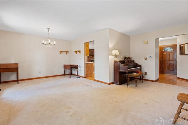 525 Royal Springs Drive, Springboro, OH 45066