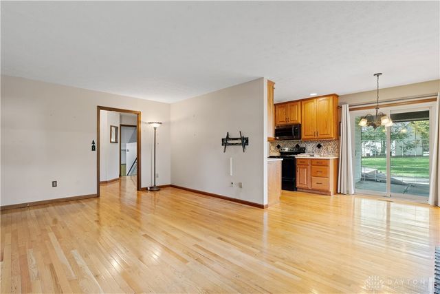 525 Royal Springs Drive, Springboro, OH 45066