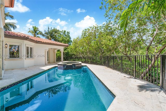 13680 Deering Bay Dr 13680, Coral Gables, FL 33158
