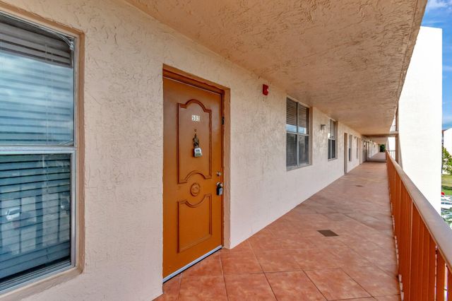 14623 Bonaire Boulevard 502, Delray Beach, FL 33446