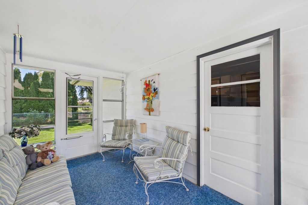 2364 Saint Albans Street N, Roseville, MN 55113 — photo 2