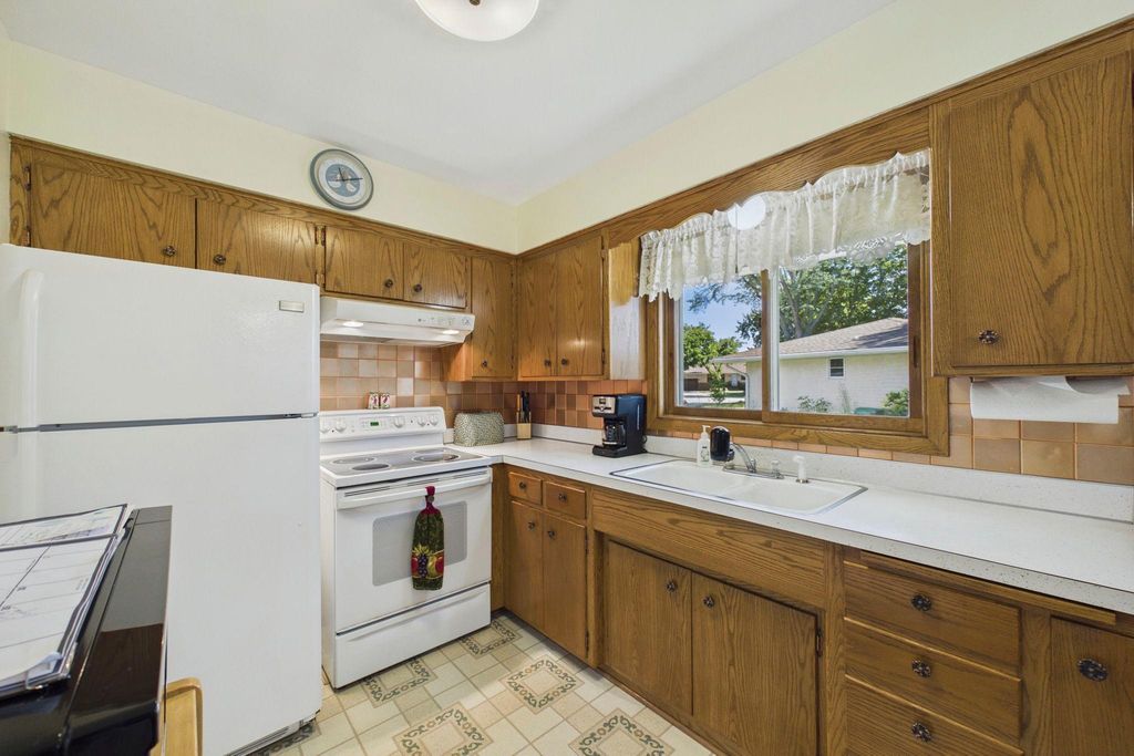 2364 Saint Albans Street N, Roseville, MN 55113 — photo 3