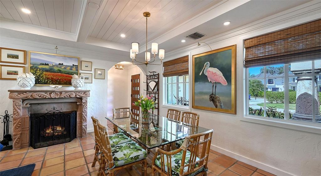 Image 11 of property listing at 1514 S LAKE SHORE DRIVE, Sarasota, FL 34231