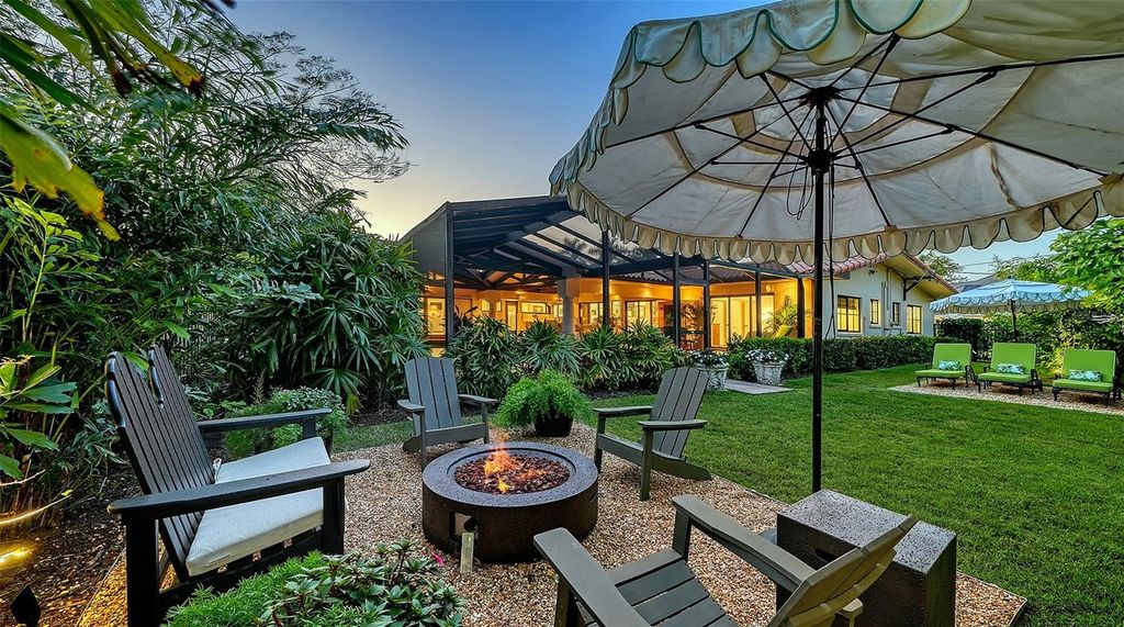 Image 27 of property listing at 1514 S LAKE SHORE DRIVE, Sarasota, FL 34231