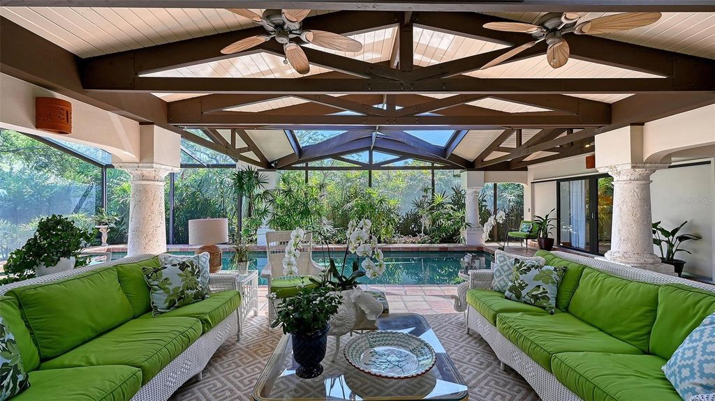 Image 30 of property listing at 1514 S LAKE SHORE DRIVE, Sarasota, FL 34231