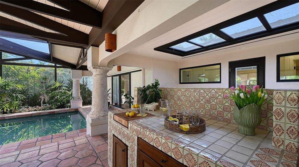 Image 32 of property listing at 1514 S LAKE SHORE DRIVE, Sarasota, FL 34231