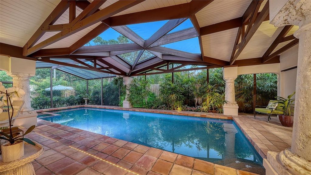 Image 36 of property listing at 1514 S LAKE SHORE DRIVE, Sarasota, FL 34231