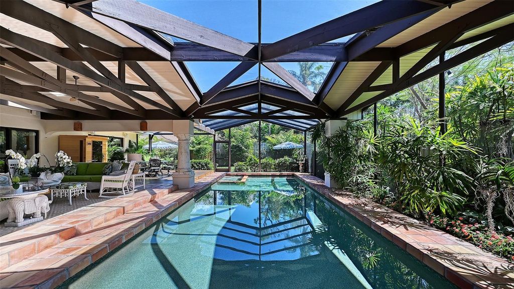 Image 37 of property listing at 1514 S LAKE SHORE DRIVE, Sarasota, FL 34231