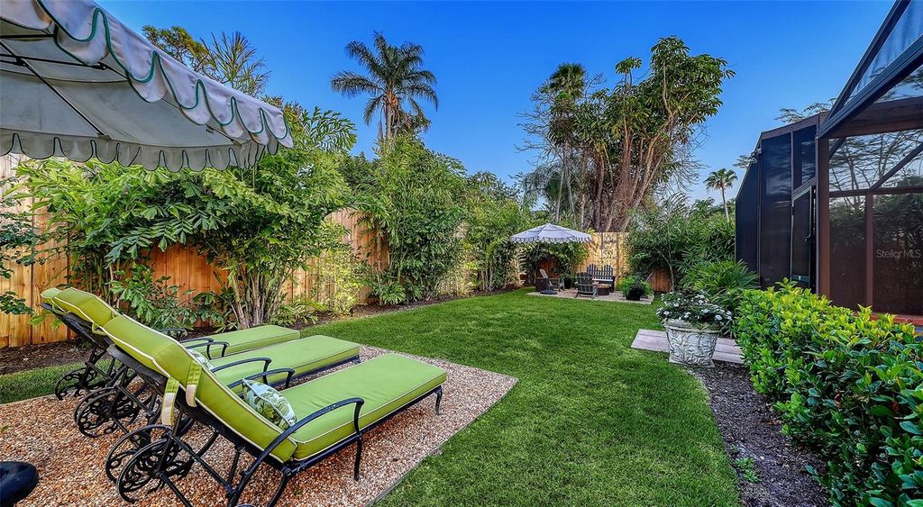 Image 39 of property listing at 1514 S LAKE SHORE DRIVE, Sarasota, FL 34231