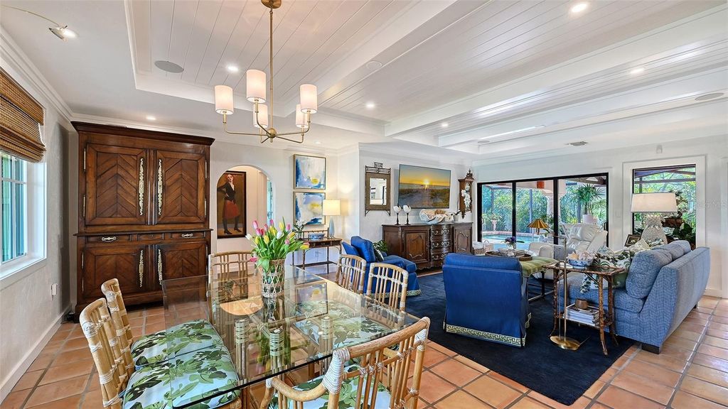 Image 8 of property listing at 1514 S LAKE SHORE DRIVE, Sarasota, FL 34231