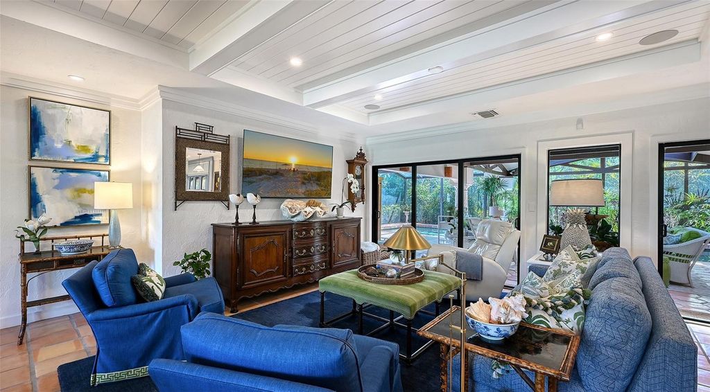 Image 10 of property listing at 1514 S LAKE SHORE DRIVE, Sarasota, FL 34231